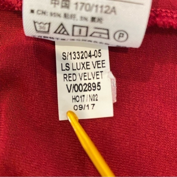 Old Navy Luxe women's XL red cranberry long sleeve v-neck silky soft t-shirt tee - Picture 7 of 7